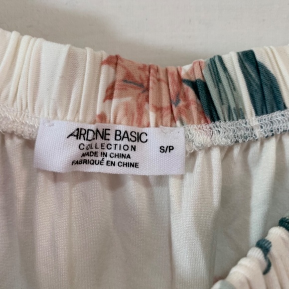 Ardene Basic Womens NWOT Floral Off the Shoulder Shorts Romper Size Small - Picture 3 of 6
